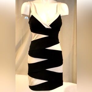 VENUS Bodycon Dress White & Black, Small, NWOT  (CL03)